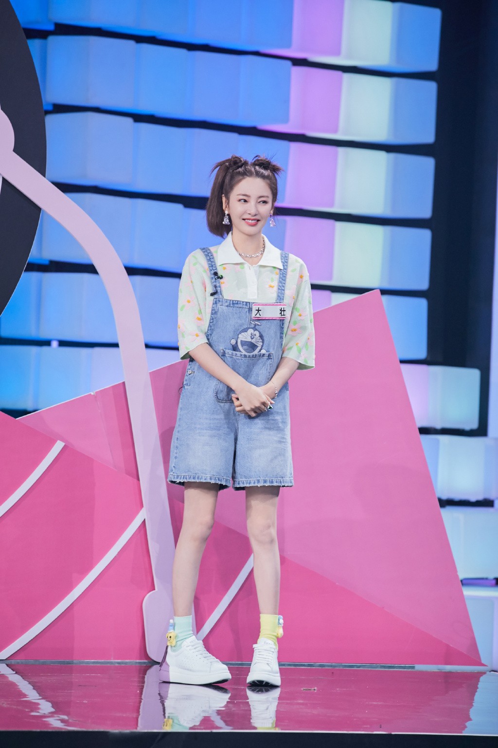 八只爪的猫|张雨绮谈年下恋风格大变，穿衣甜美变小女生，戴墨镜也藏不住娇羞