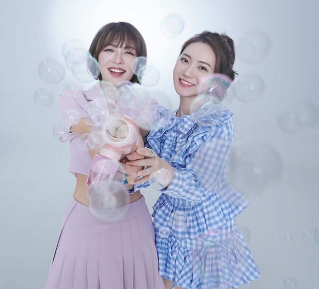 洪成成|《心动4》刚结束，洪成成就晒2组“双人照”，小屋关系一目了然