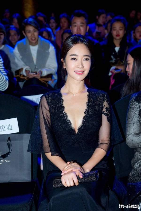 左小青|左小青的红尘情史，因美貌与9个男人传绯闻，嫁百亿富商终成空