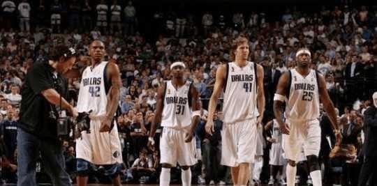 四叶草海之恋|06年韦德究竟是不是单核夺冠？看看他队友的糟糕数据就知道了！