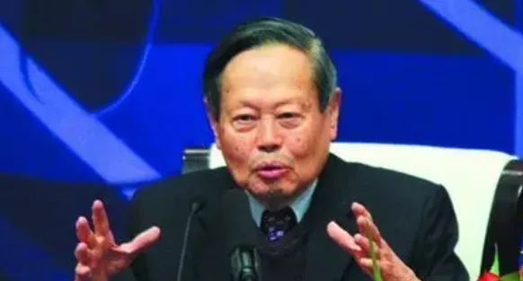 杨振宁|杨振宁即将100岁,遗嘱曝光:相守17年,45岁的翁帆图什么?