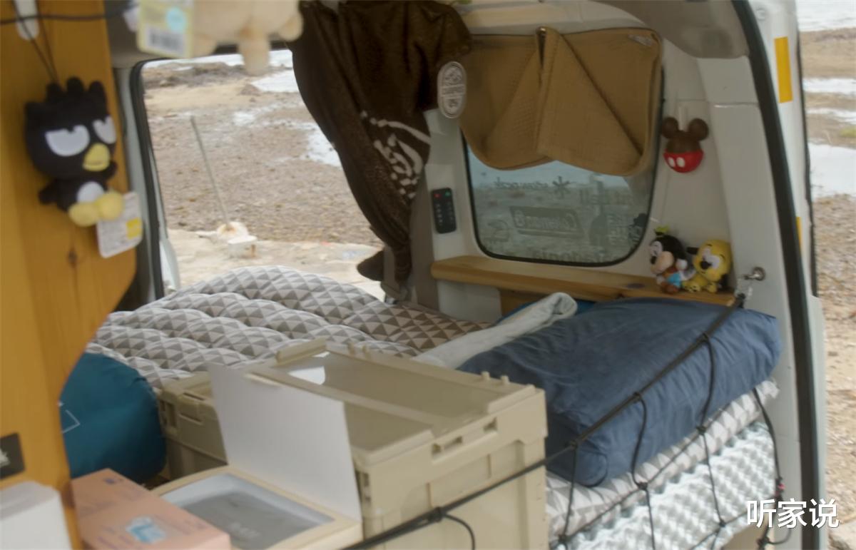 香港29岁“斜杠青年”，有家不回却住进3㎡的面包车上，转眼已2年