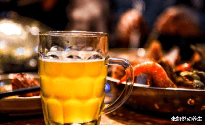 痛风|55岁男子尿酸高680，痛风发作离世，提醒这3种食物，再馋也要少吃