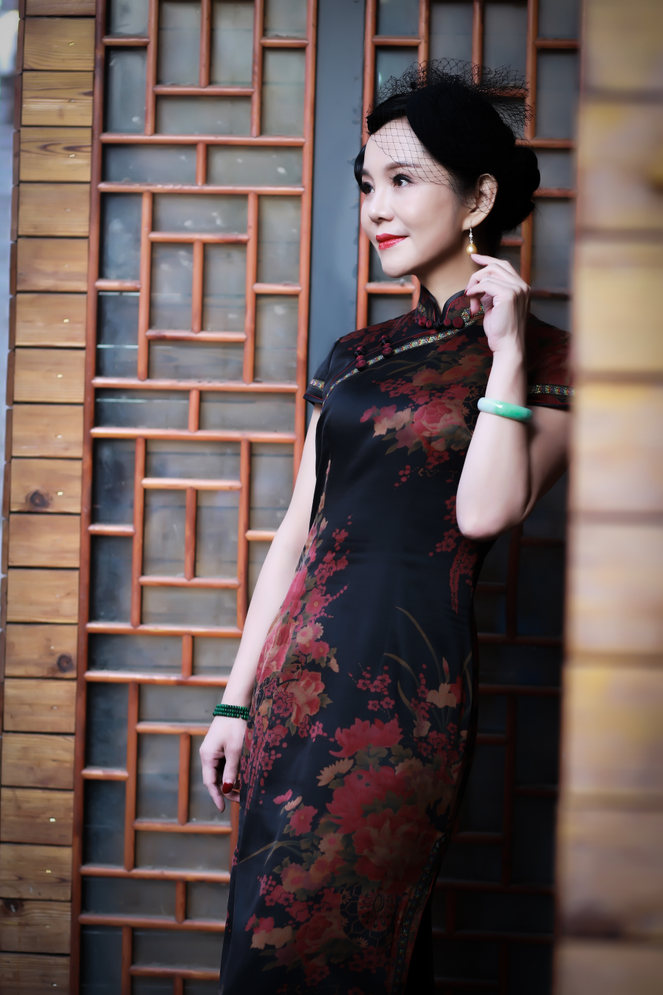 翠萍金扣子|金扣子： 旗袍女王金子姐岁月从不败美人