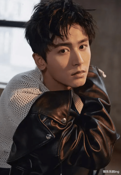 赵薇|赵薇出事儿，台媒曝王菲出手救闺蜜，20年神秘交情被翻出