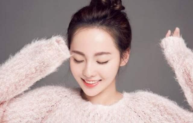 李佳琦|张嘉倪晒出自用精华液，李佳琦：使用21天后，皮肤白了好几个度