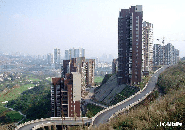 重庆 英国姑娘来“重庆”旅游，刚下车就懵了：你们叫它大城市？