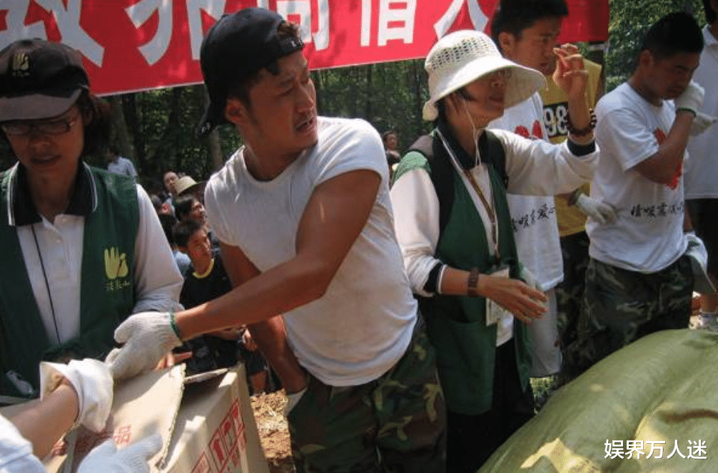 吴京|周杰伦为汶川写《稻香》，吴京救灾7天不洗澡，13年前他们在闪光