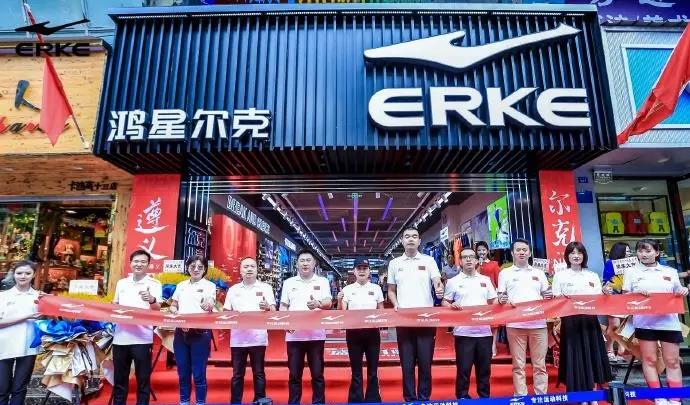  这届网友有点野！逼到鸿星尔克主播当场卖唱，没货卖就上架老板