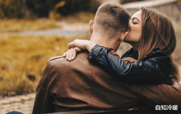 自知冷暖 生而为人，能掌控得了情绪的人，才能赢的爱情到来