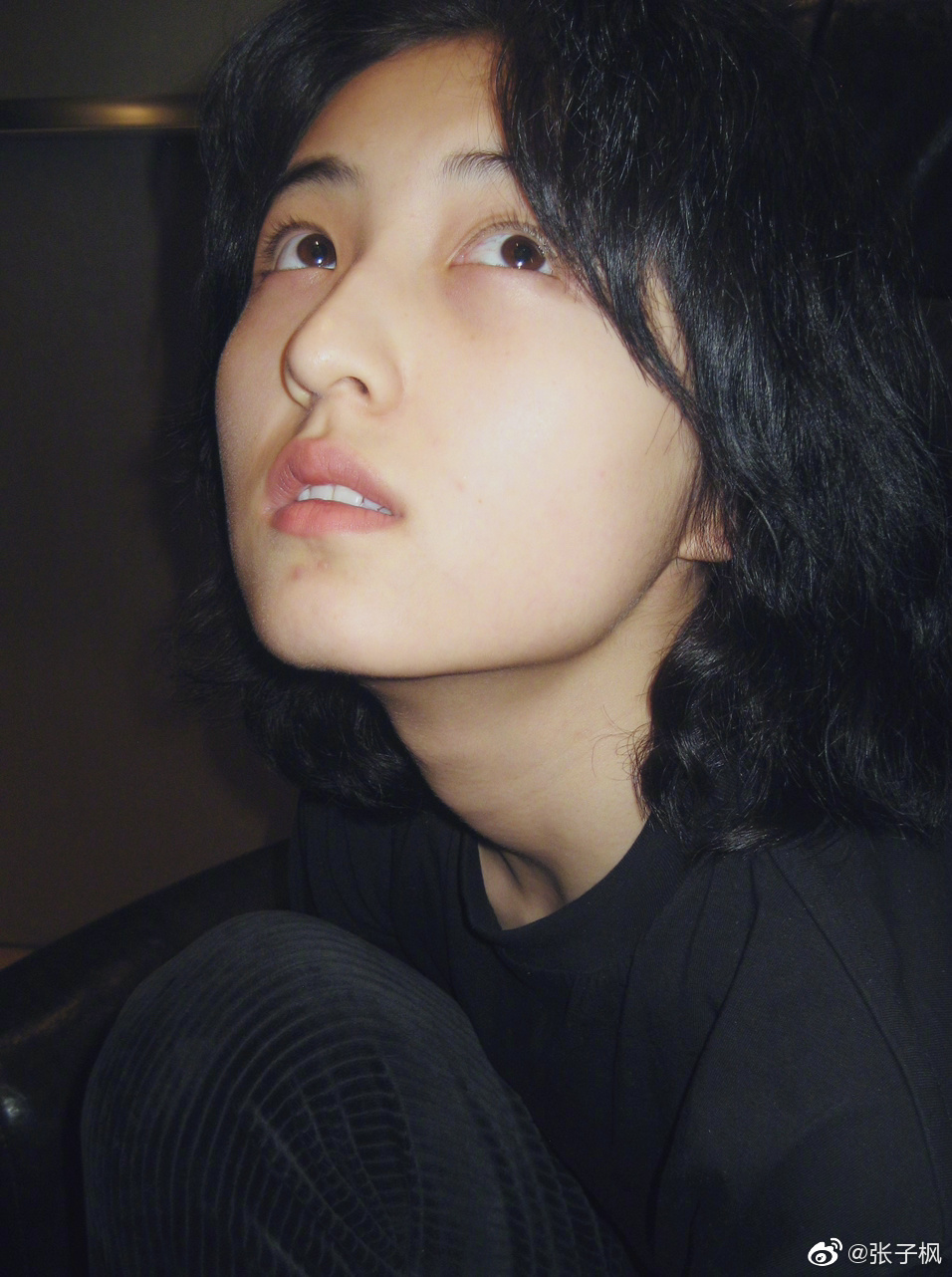 发型 张子枫晒新发型，卷毛妹妹真的太有感觉了
