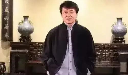 清浅微笑的我|60万升到1200万，成龙这座四合院买值了