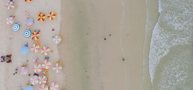 沙灘 廣西有一片絕美海灘，海水湛藍(lán)堪比三亞，免費(fèi)開放游客絡(luò)繹不絕