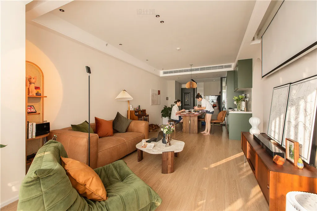 107㎡简约复古,以简洁为主,通过大胆的粉咖色搭配,再加入清新优雅的软装布置,营造出一种独特优雅的氛围效果!