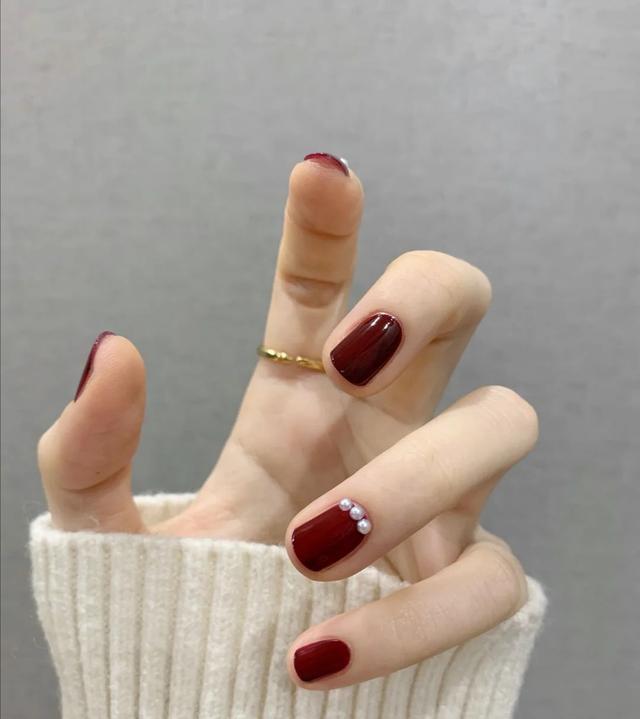 美甲|是时候做美甲了,这几款新年美甲时髦又显白,高级感满满