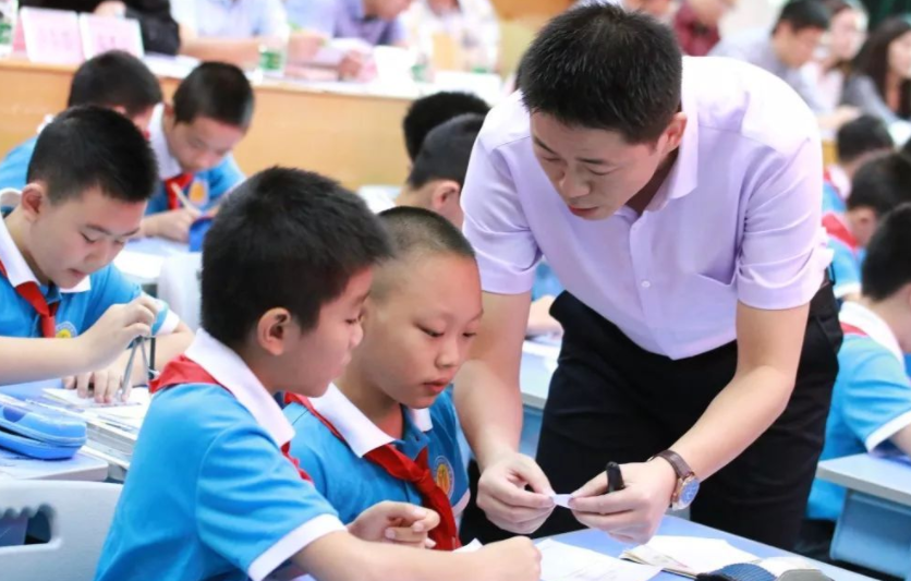 教师|“铁饭碗”再升级，国家已明确涨工资，求职将迎来新热潮