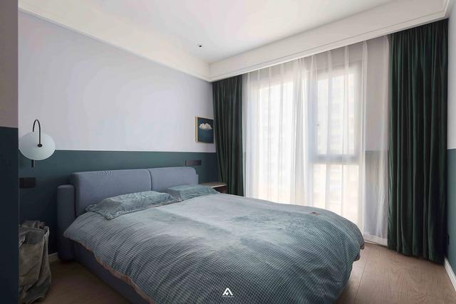 120㎡现代简约，加入粉色与护墙板，营造精致浪漫感