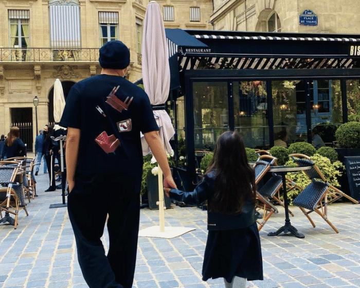 昆凌|昆凌晒女儿给圣诞老人的亲笔信，6岁小周周笔迹稚嫩，英文超赞