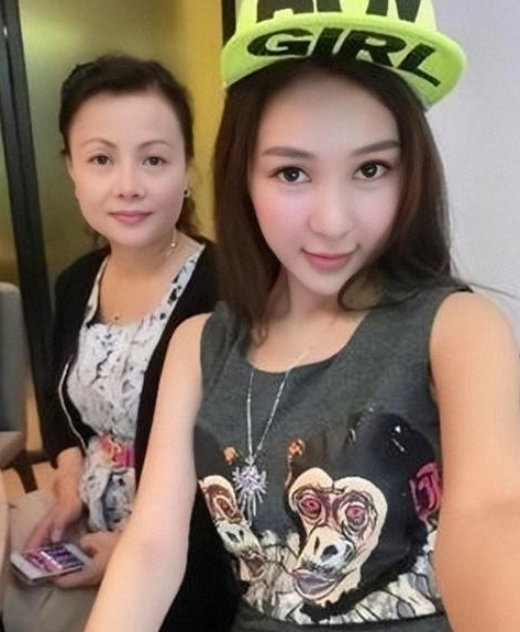 穿衣搭配 昔日3位女网红鼻祖现状：有人努力奋斗，有人咎由自取