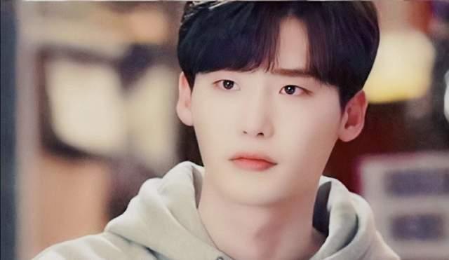 李钟硕|李钟硕与异性没边界线？戳腰咬肩膀动作暧昧，只有朴信惠表示反感