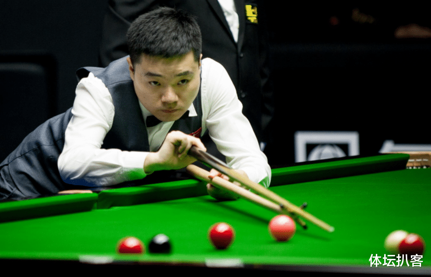 丁俊暉|3-4！丁俊暉遭絕殺：浪費(fèi)2個(gè)賽點(diǎn)，低級失誤葬送勝利，首輪游出局