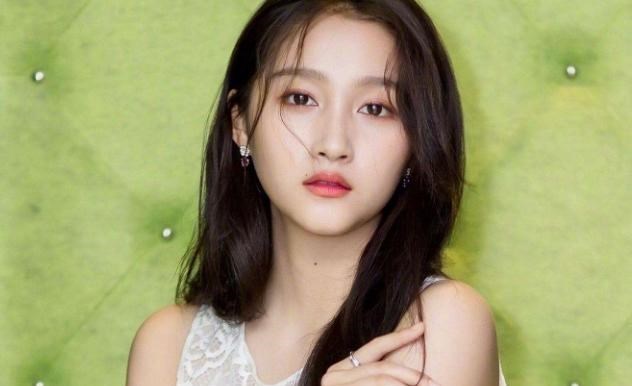 杨紫|杨紫近日活动照爆出，和前段时间有很大的差别，难道和贾玲一样