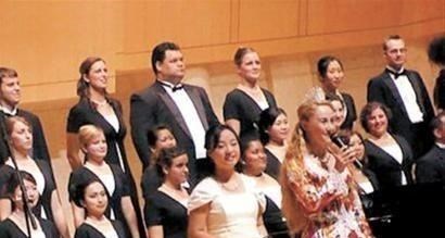 胡一天|98年张艺谋捧红农村姑娘，又亲手浇她一头冷水“你不适合娱乐圈”