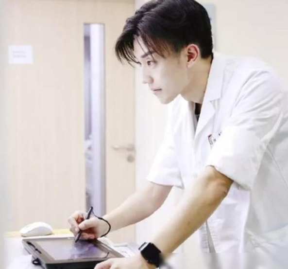 衬衫|女生理想“男友职业”排行榜,公务员排名靠后,医生高居榜首