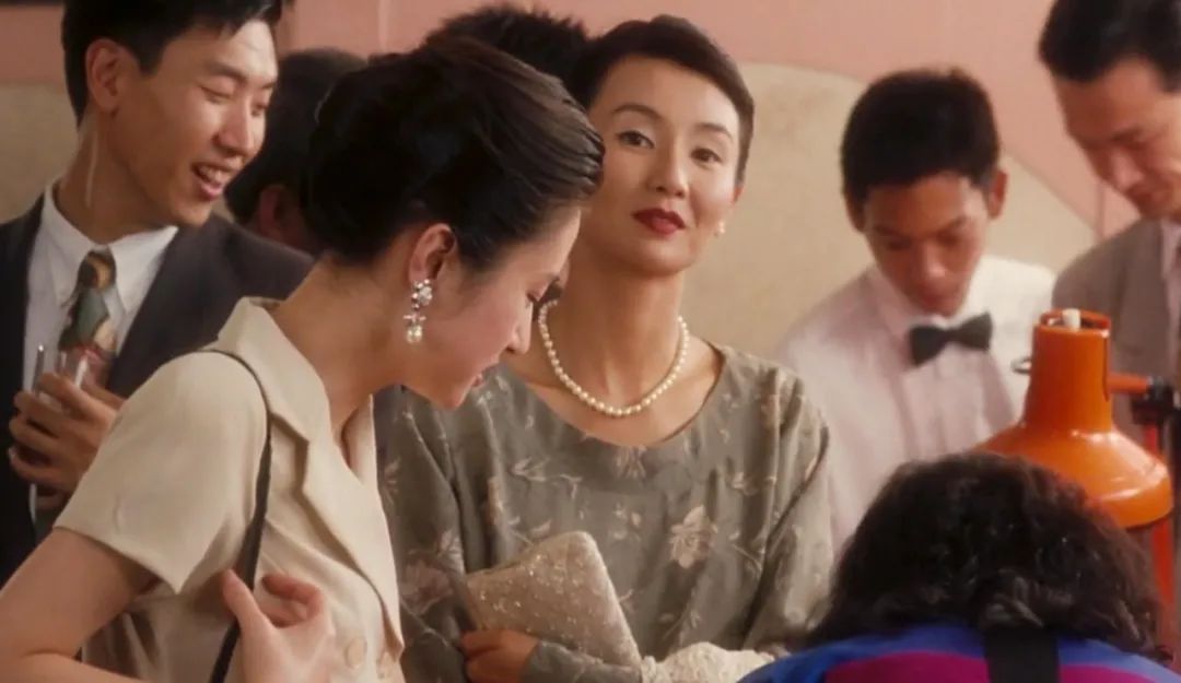 除夕夜|25年前，张曼玉就用两场情欲戏，诠释了男人出轨的心路历程