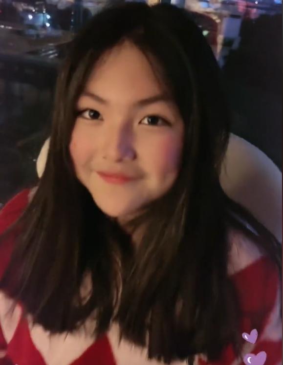 孙红雷|12岁王诗龄近照瘦一大圈!下巴尖成锥子形状,穿紧身裤双腿十分细