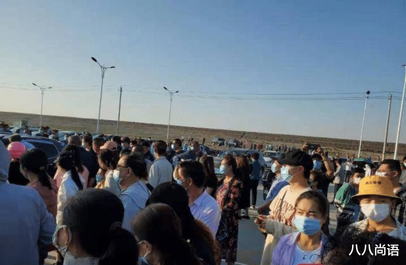 马丽娟|马丽娟送表妹最后一程，全黑穿搭成熟有韵味，观众也自发送于月仙