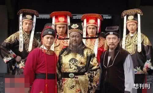 包青天|93版《包青天》主演今昔对比，有人暴富有人穷困，而他已经去世