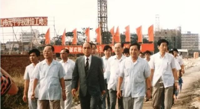 霍英东|霍英东究竟有多牛？享国葬，出门不带保镖，黑帮老大亲自登门道歉