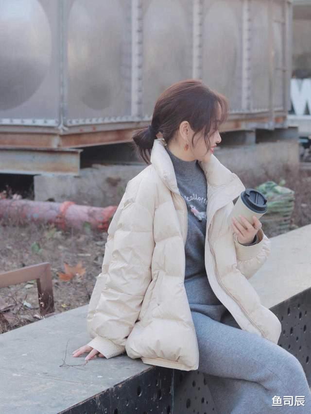 鱼司辰 秋冬,学会这几种羽绒服穿搭法,让你告别臃肿,穿出好气质