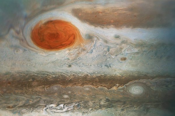 NASA朱诺飞船两次飞越木星大红斑 看到了什么