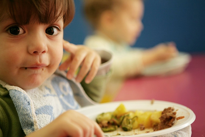 两口育儿|秋冬季儿童饮食该怎么搭配?大鱼大肉看似大补,实则没用还易生病