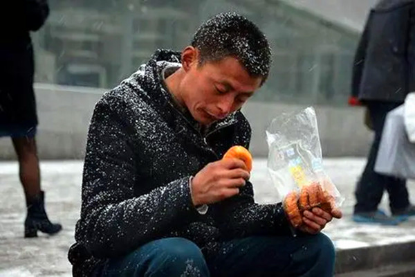 史家畅谈 “奇葩灭门案”始末：男子刺死妻女后欲嫁祸，却失手死在自己手里