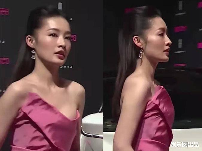 李沁|李沁穿露肩长裙亮相，形象变化太大引起热议，网友：以为是金晨