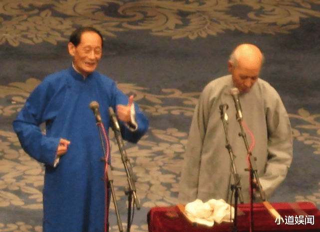 郭德纲|德云总教习晒84岁师叔合影，他的爱徒是郭德纲的首任搭档