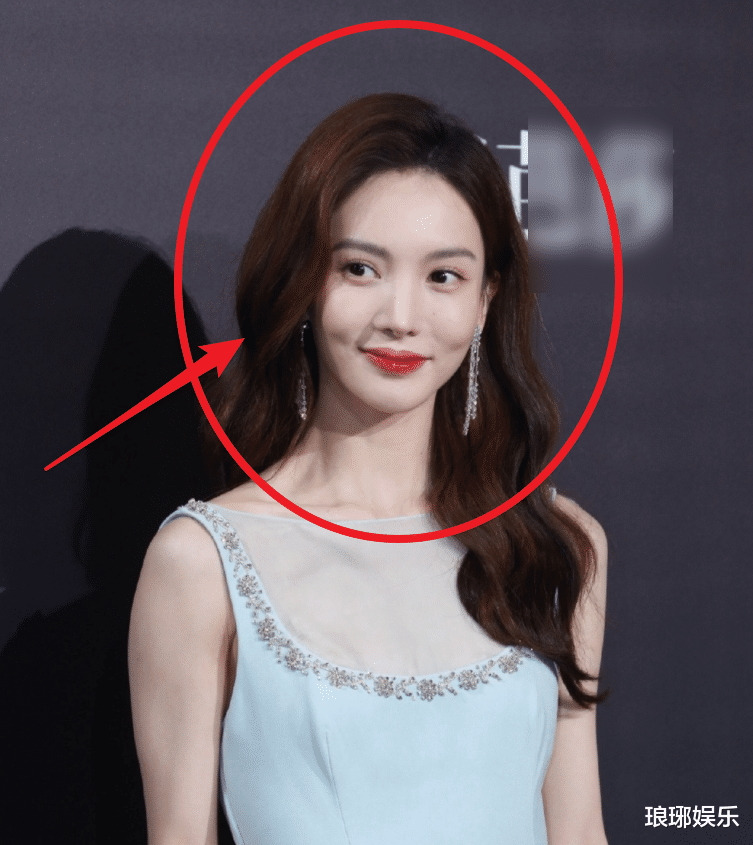 许敏|85花女星集体走芭莎红毯，躲过了红毯女王baby，却被33岁的赵丽颖惊艳了