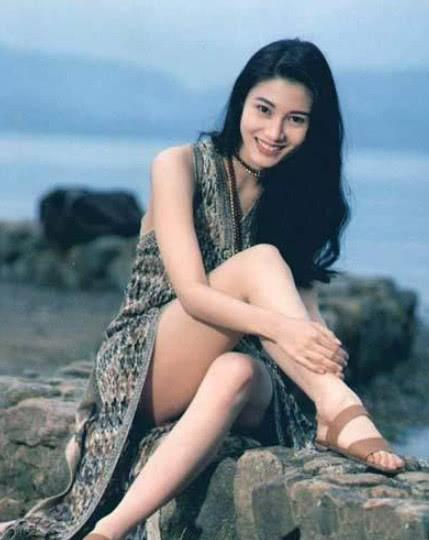 李嘉欣|51岁李嘉欣90斤，体重常年“不过百”：美人迟暮，一眼万年