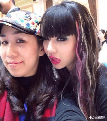 杨丽萍|22岁小彩旗彻底放飞自我，杨丽萍对她己经失去控制，如今成这样