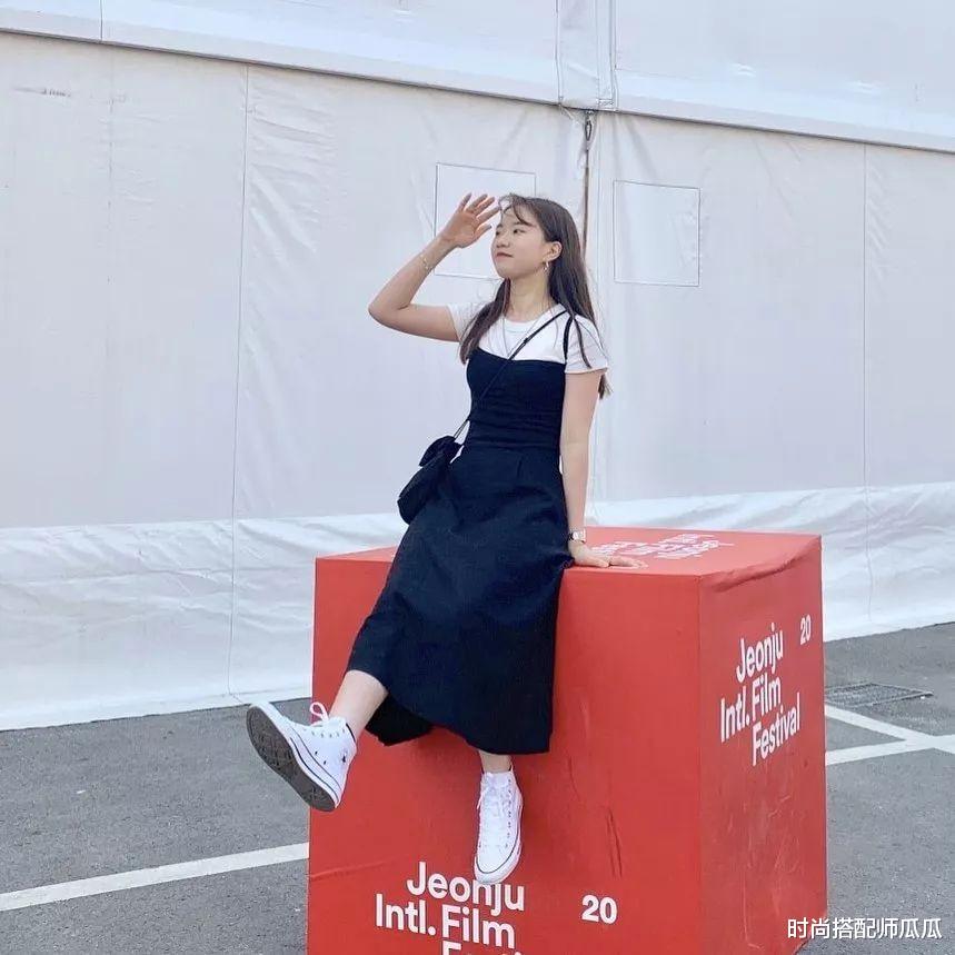 时尚搭配师瓜瓜|“白衬衫+膝下裙”,才是40岁女人的正确穿搭,优雅减龄有气质