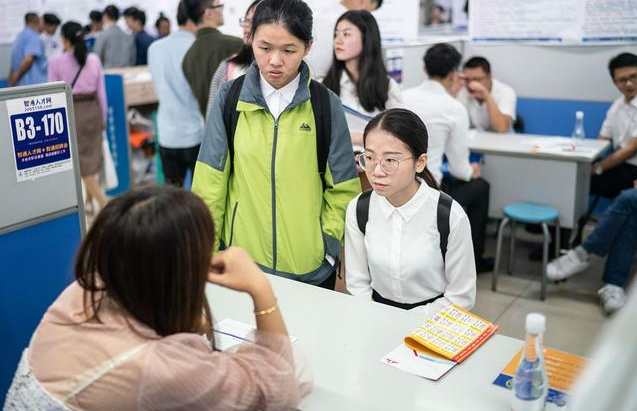 穿衣搭配|东南大学硕士生吐槽工资低，引不少网友热议，评论让人哭笑不得