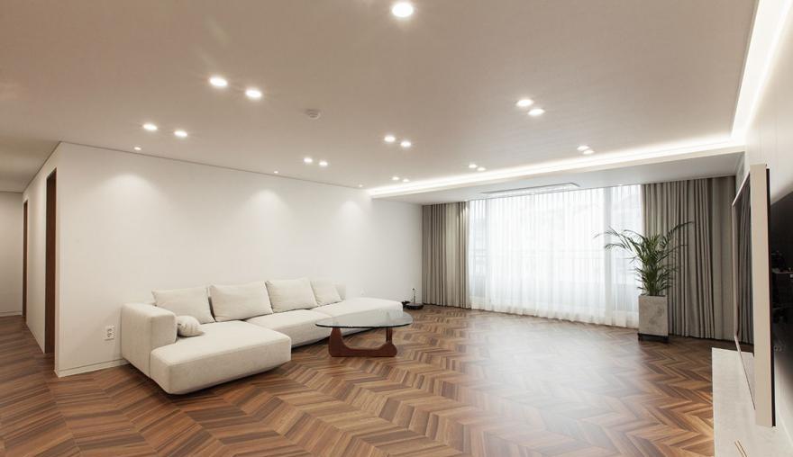 太天真了，你以为她家“空无一物”，实则到处藏收纳，敞亮如200㎡