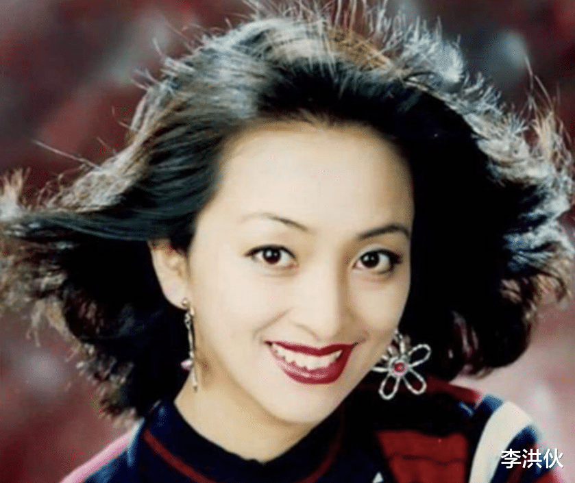 李勤勤|58岁李勤勤现状落魄，破旧农家院摆满废品，三段婚姻均嫁外国人