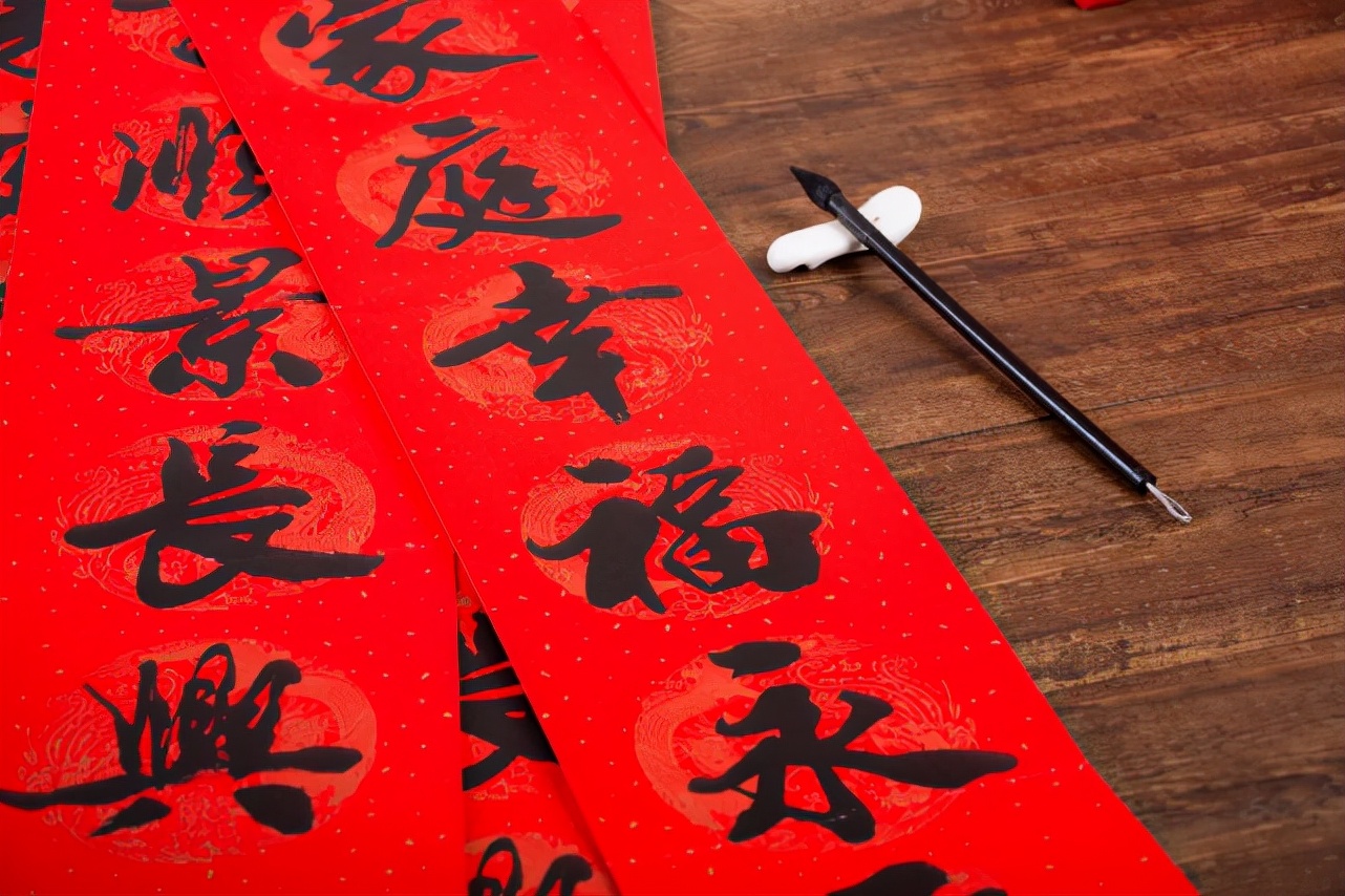 恒哥超级奶爸|春节为什么要贴春联?这一习俗是从何而来?最初的春联是怎样的?