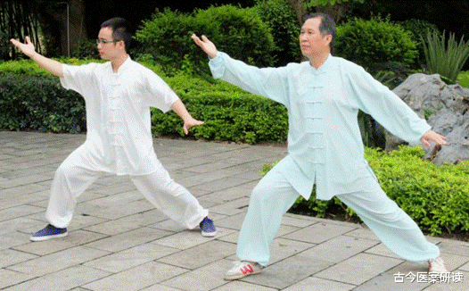古今医案研读 夫妻二人相继确诊胃癌，医生：炒菜爱放“1物”，铁打的胃也难扛