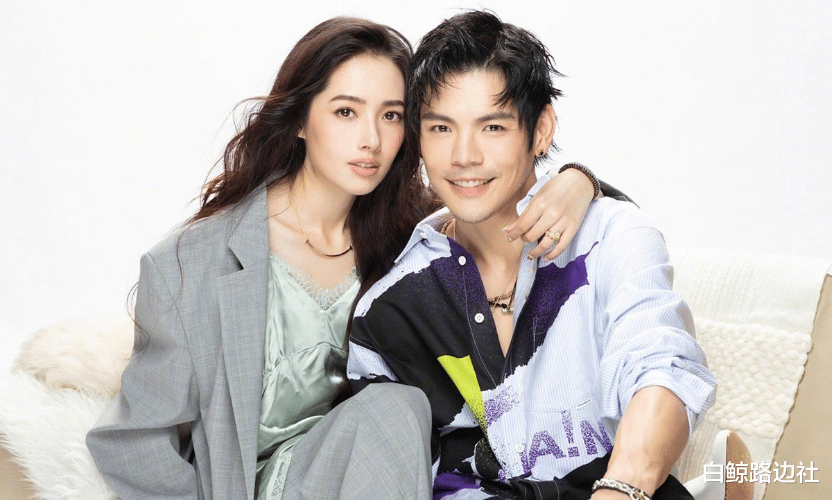 谭松韵|向佐一家散步！郭碧婷光脚走路男方贴心拎鞋，向华强抱孙女好有爱