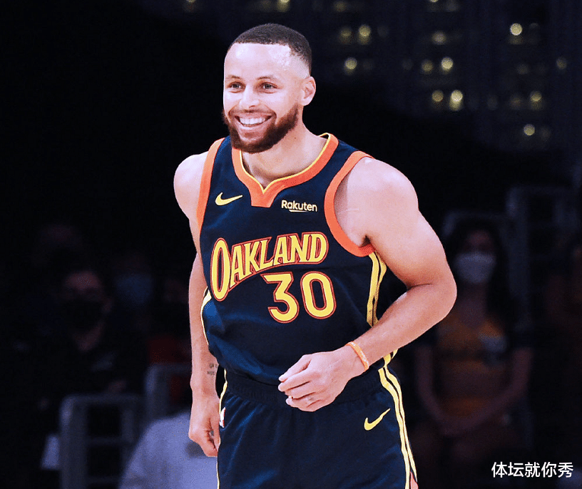 斯蒂芬·库里|泪目！比赛结束，库里落寞呆坐不甘心，2场空砍76分表情让人心疼